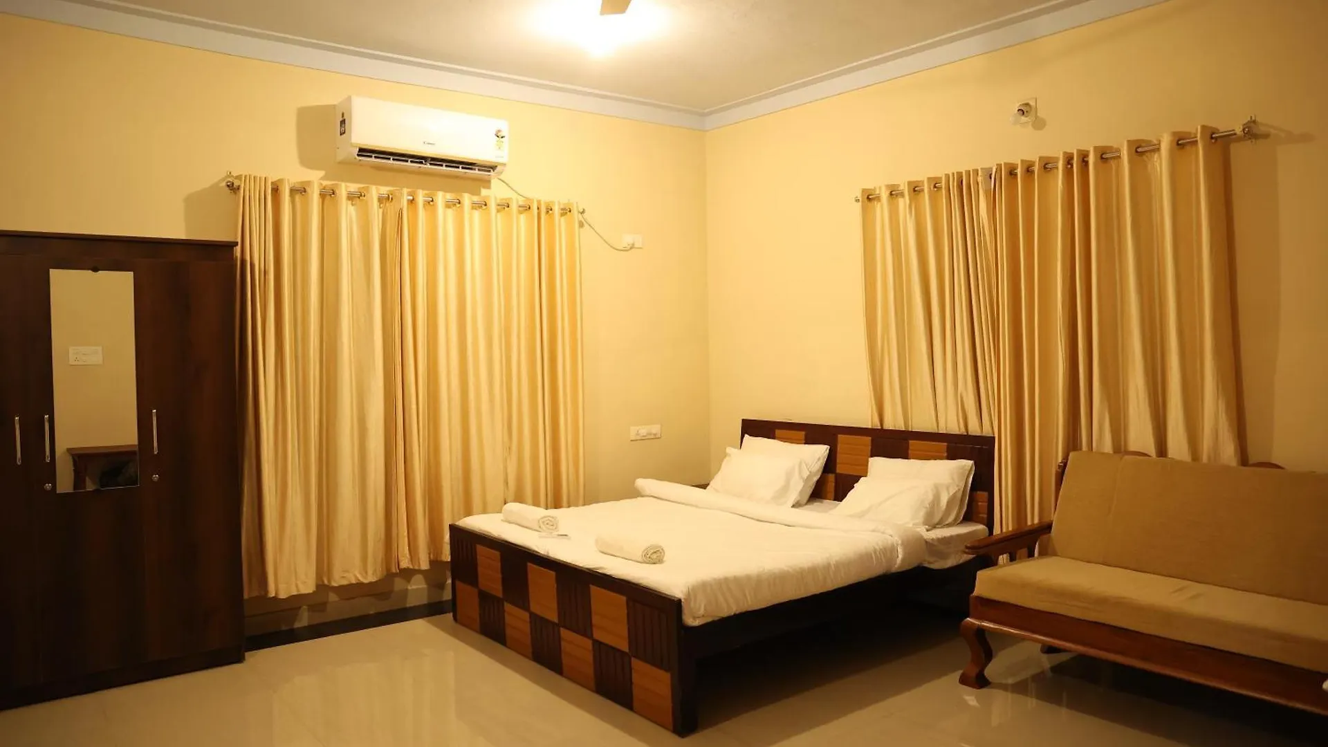 Riverine Villa Nīleshwar 0*,  הודו